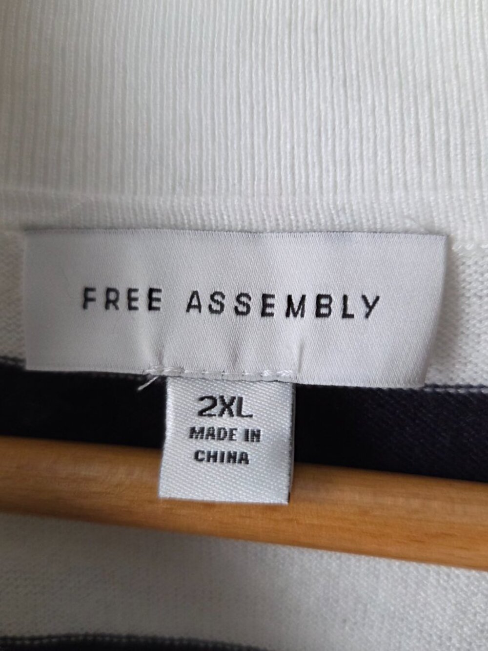 LIKE NEW FREE ASSEMBLY STRIPED BUTTONED SWEATER TOP SIZE 2XL - Picture 12 of 14